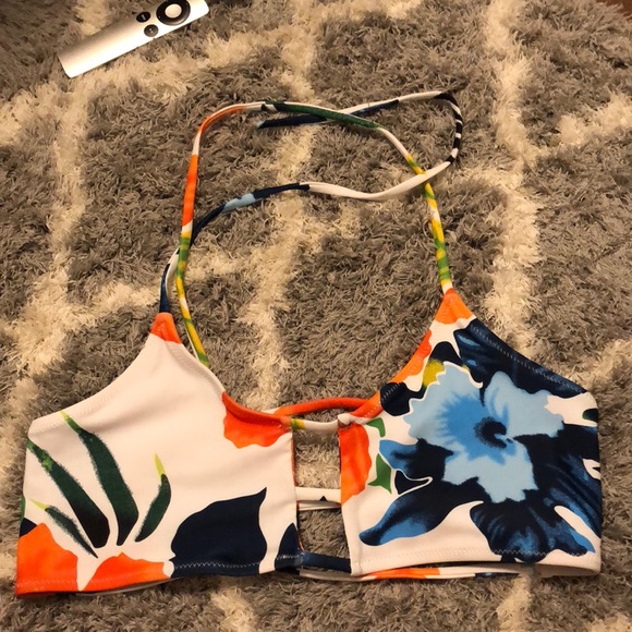 Cupshe bathing suit flower - Picture 1 of 3